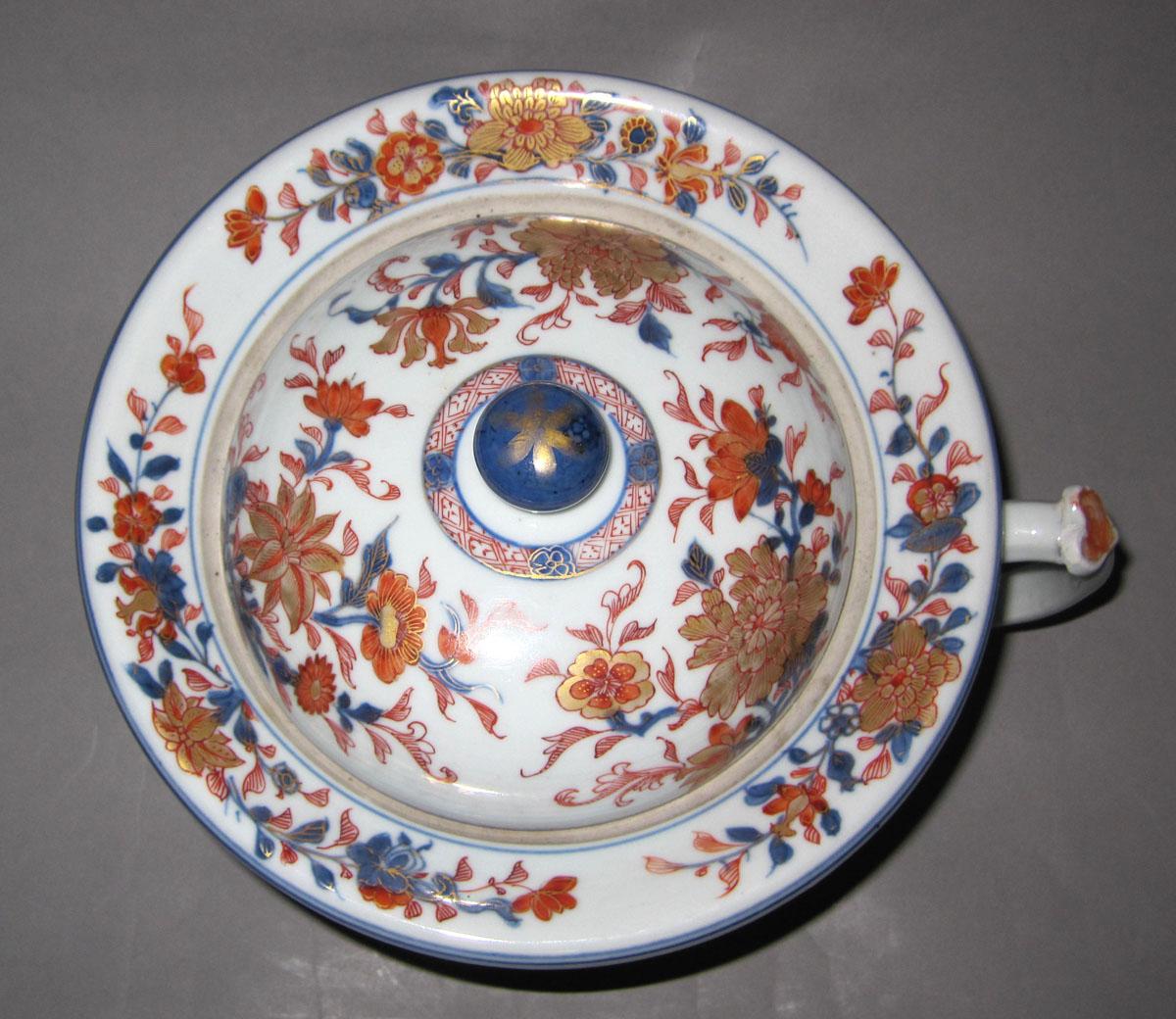 1983.0063 A,B Porcelain chamber pot top