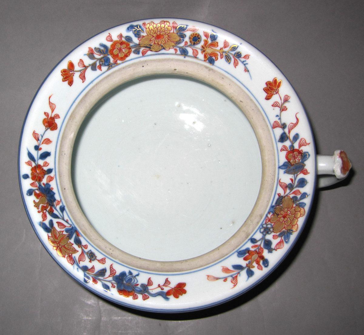 1983.0063 A Porcelain chamber pot top