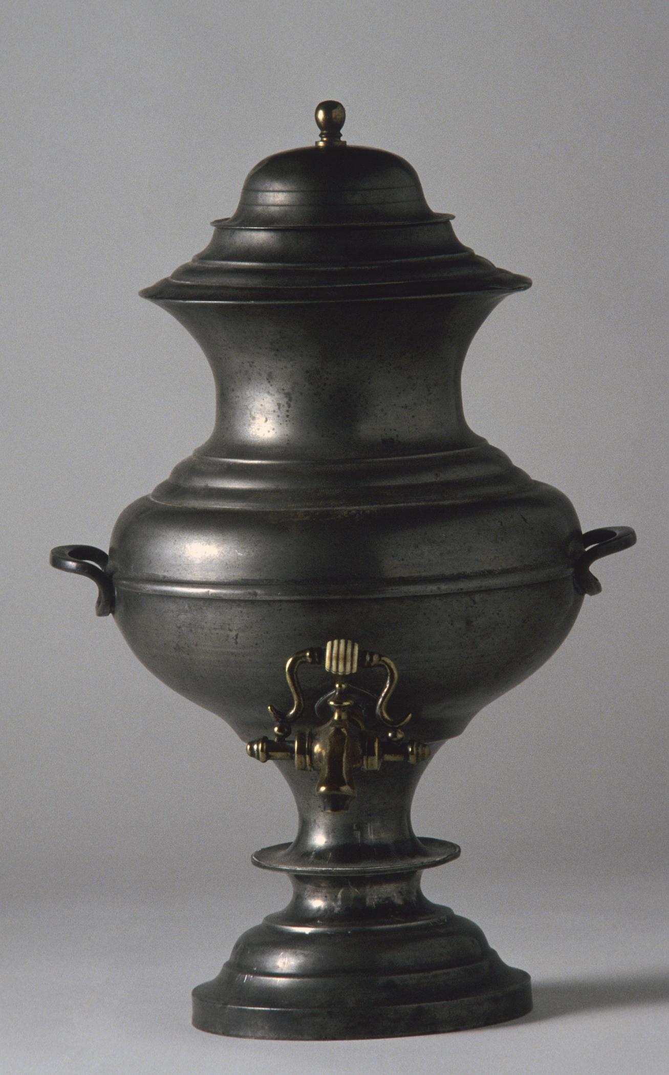 1983.0089 Pewter coffee urn