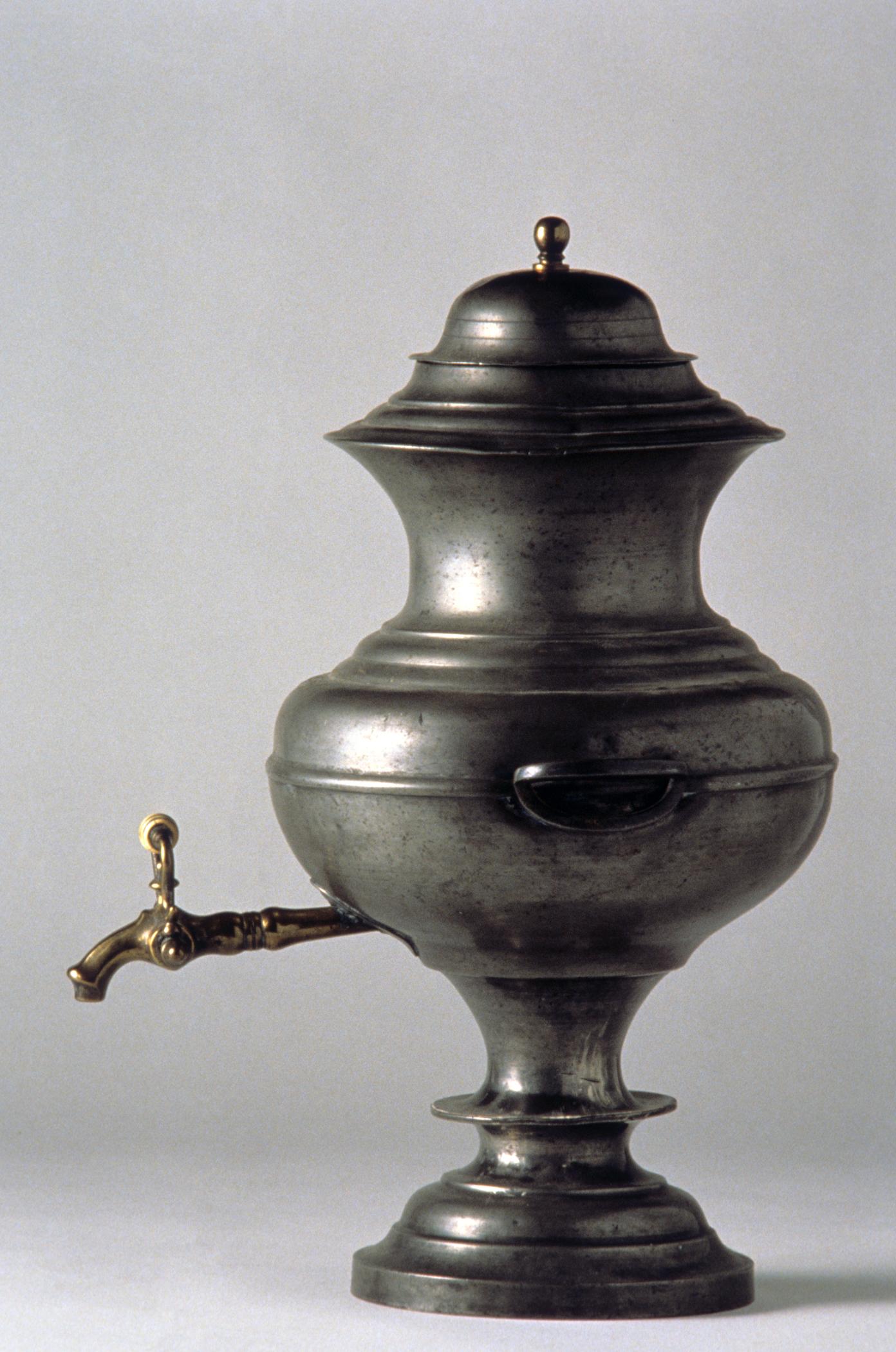 1983.0089 Pewter coffee urn (view 2)