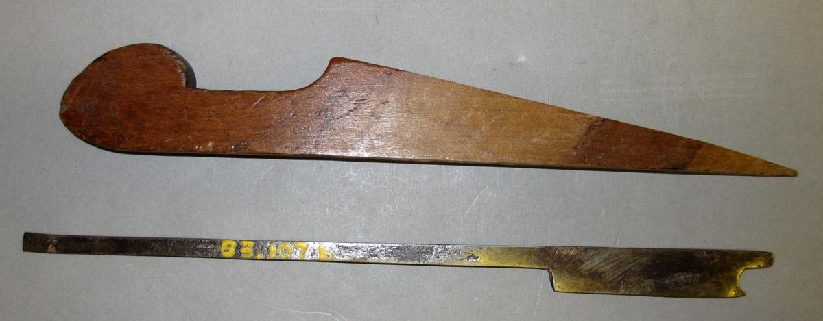 1983.107 Plane, Wedge iron view2
