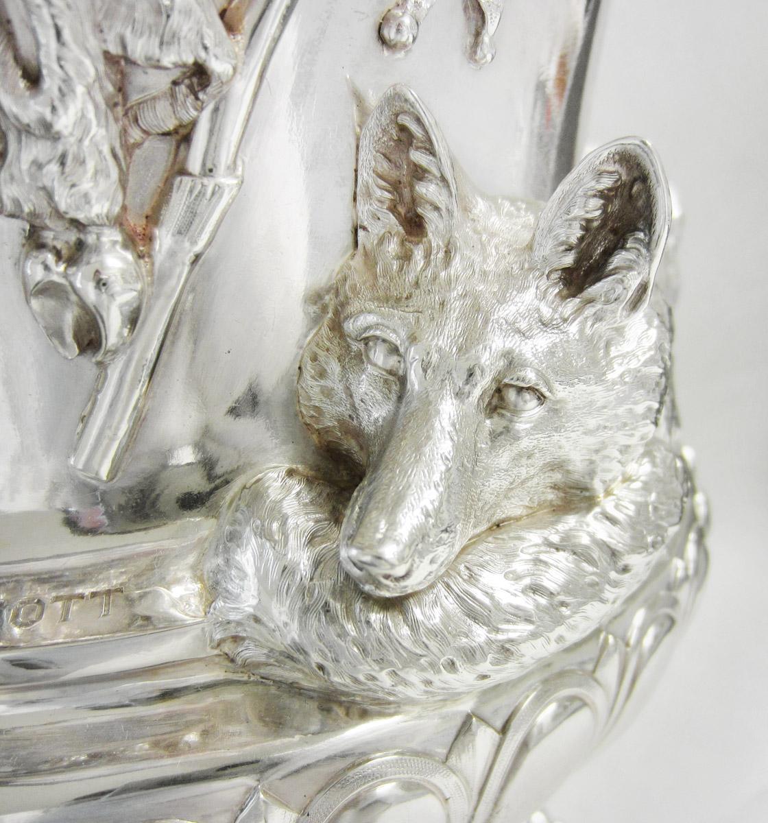 1983.0115 A Trophy, urn, detail 4