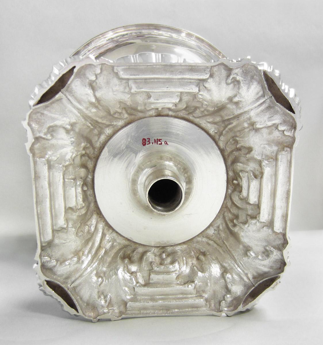 1983.0115 A Trophy, urn, underside