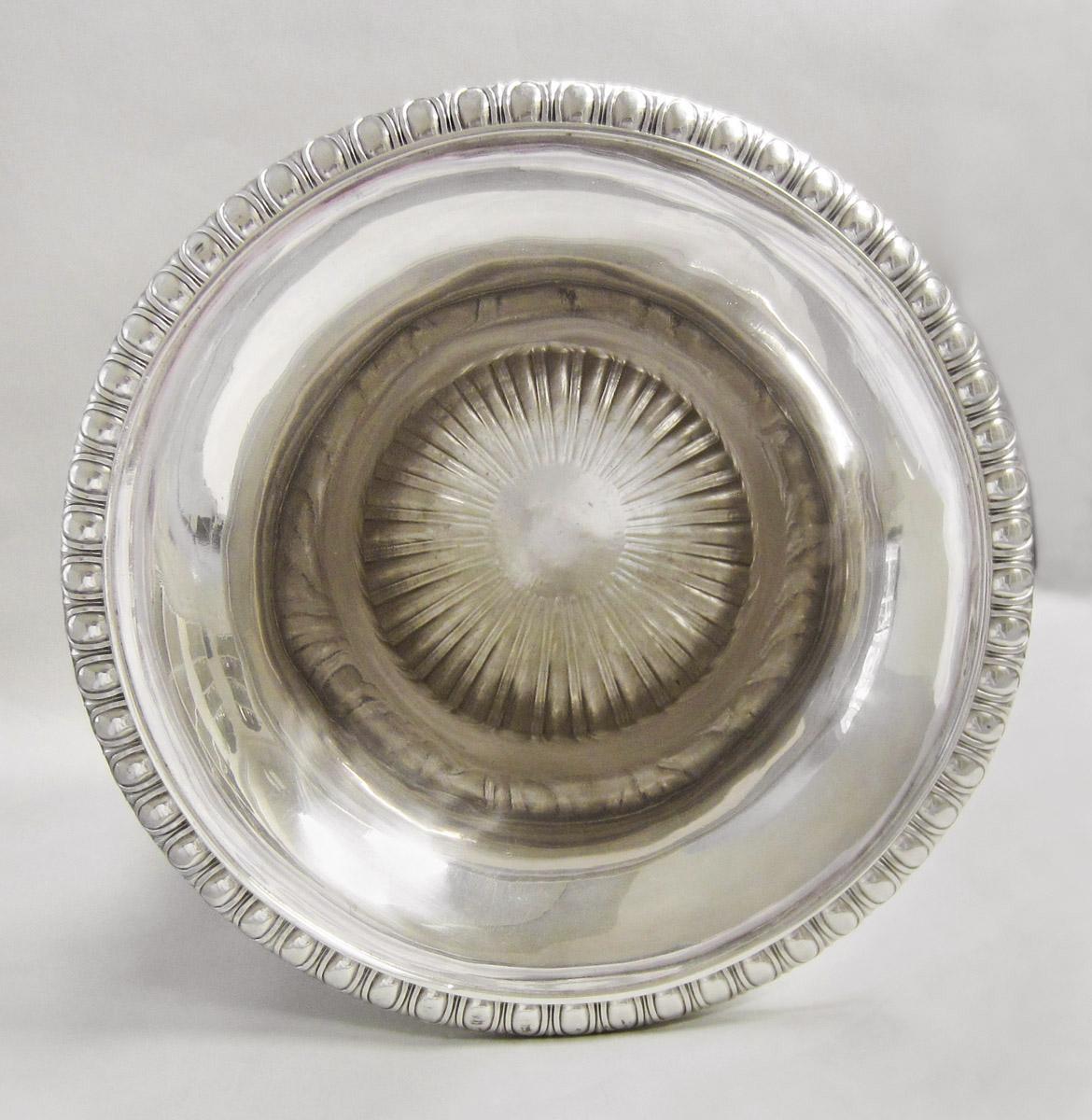1983.0115 A Trophy, urn, interior