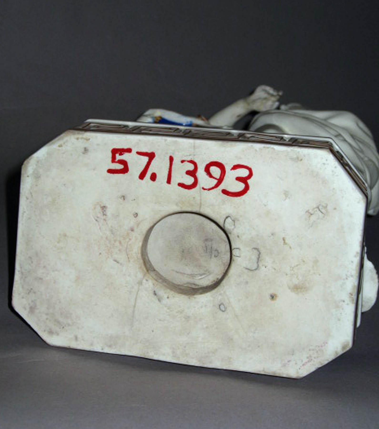 1957.1393 Porcelain figure (underside)