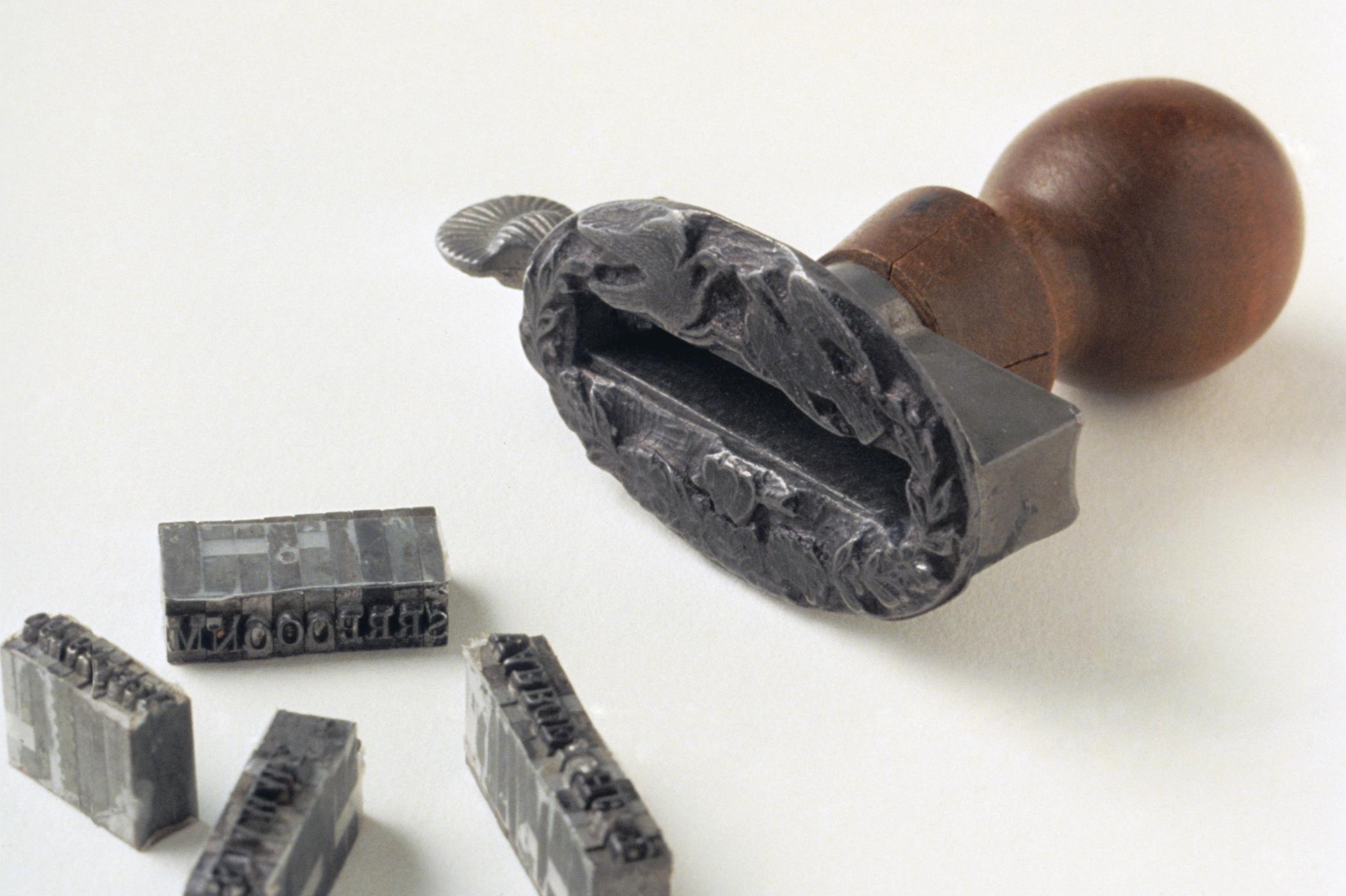 1983.0117 A-E Pewter marking stamp