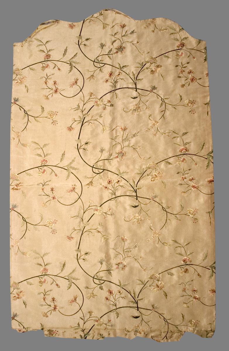 1983.0118 G Textile, Embroidered, Ex-Upholstery Fabric