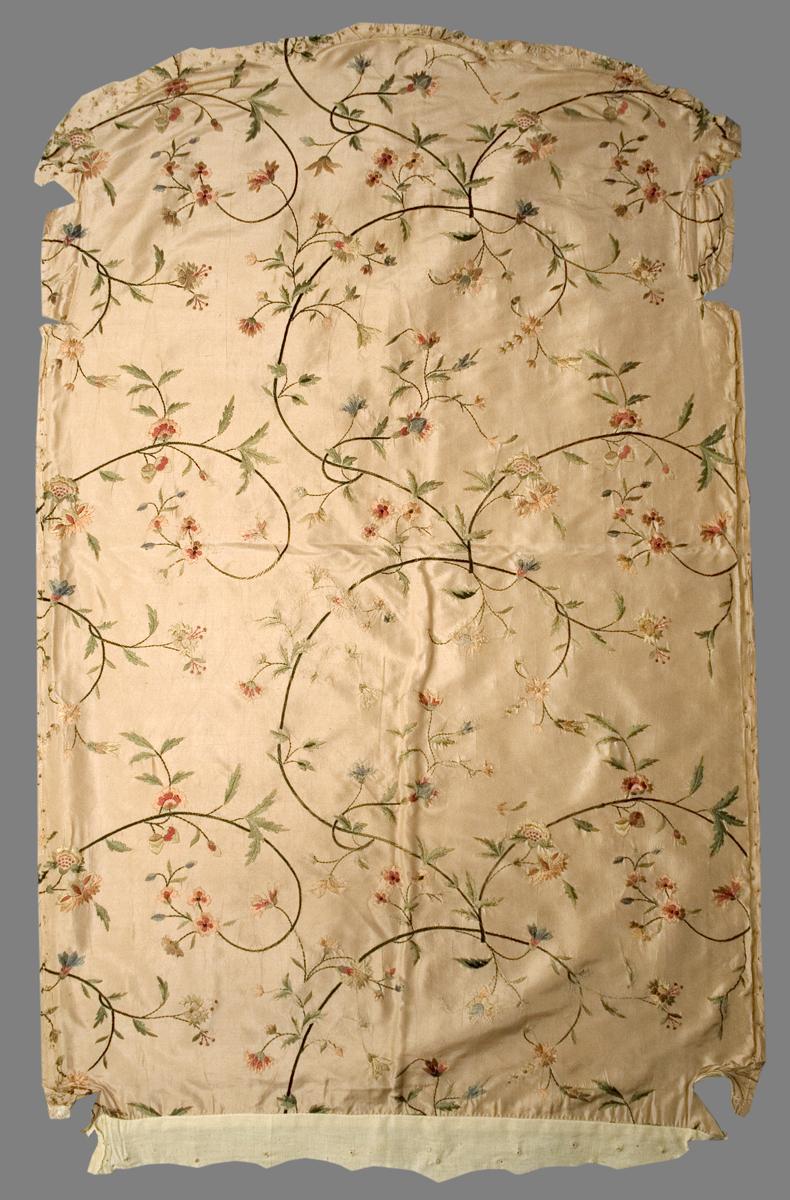 1983.0118 J Textile, Embroidered, Ex-Upholstery Fabric