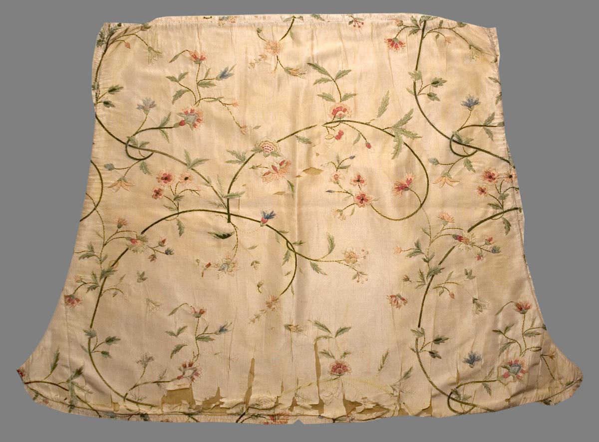 1983.0118 M Textile, Embroidered, Ex-Upholstery Fabric