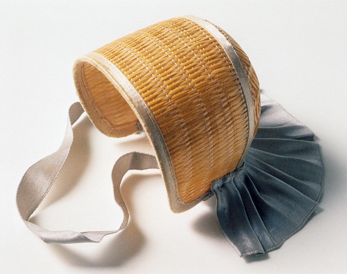 1983.0127 Doll's Bonnet