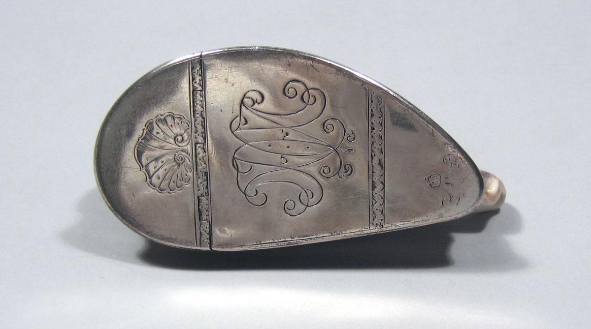 1983.0157 Silver and Shell Tobacco box underside