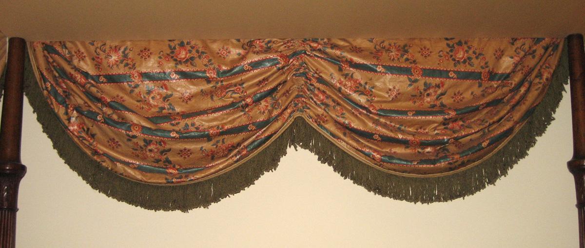 1952.0340.003 Valance, view 3