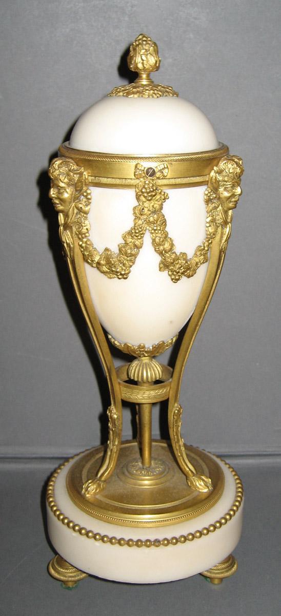 1957.1409.002 Urn