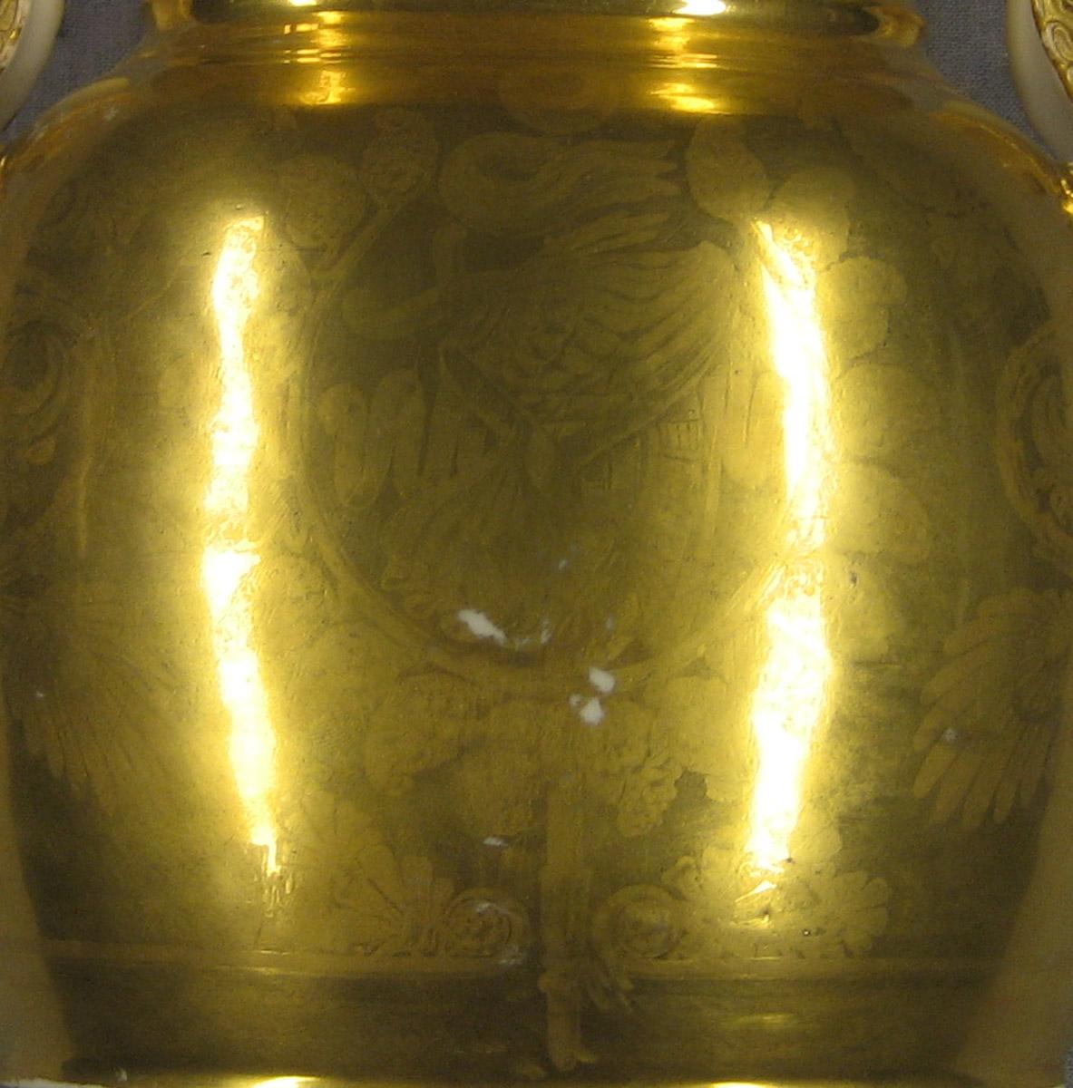 1957.1422.001 Porcelain vase (back detail)