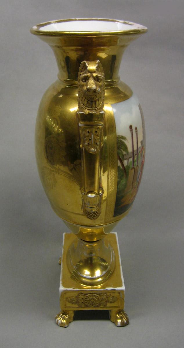 1957.1422.001 Porcelain vase (side view 2)