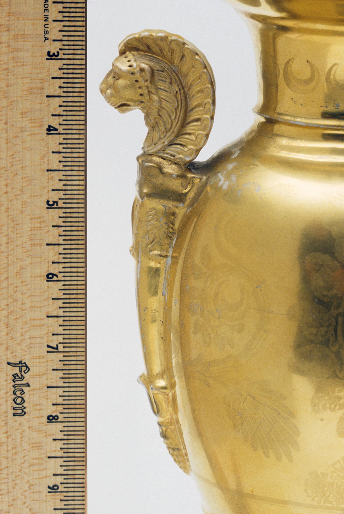 1957.1422.001 Flower container (Detail 1)
