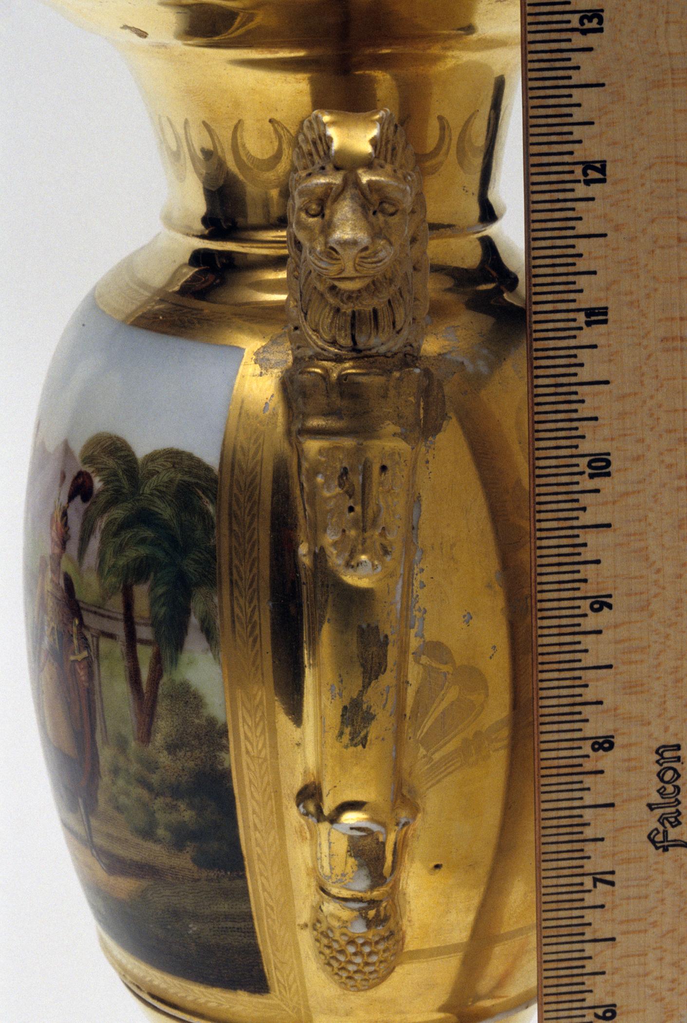 1957.1422.001 Flower container (Detail 2)