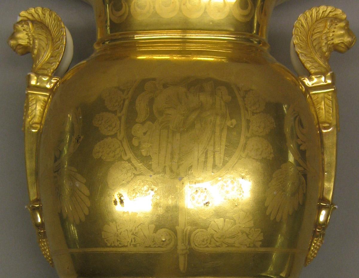 1957.1422.002 Porcelain vase (back detail)