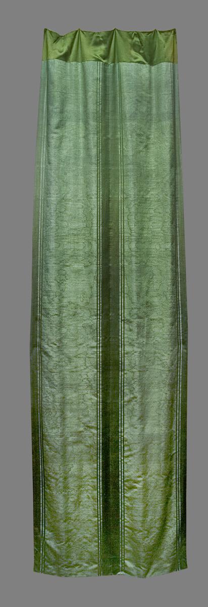 1952.0341.001 A Window Hanging, Side Curtain