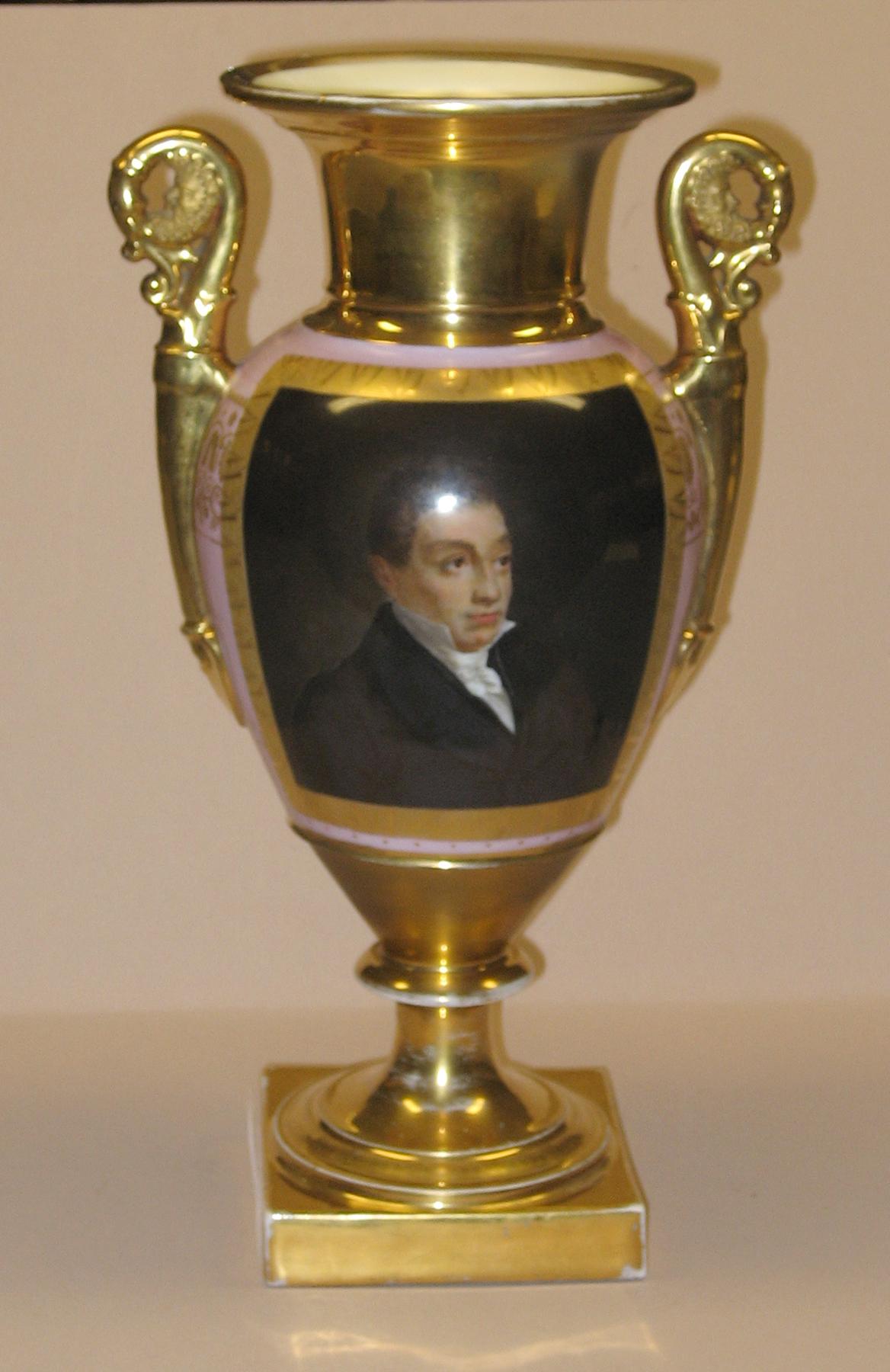1957.1430.001 Porcelain Lafayette vase