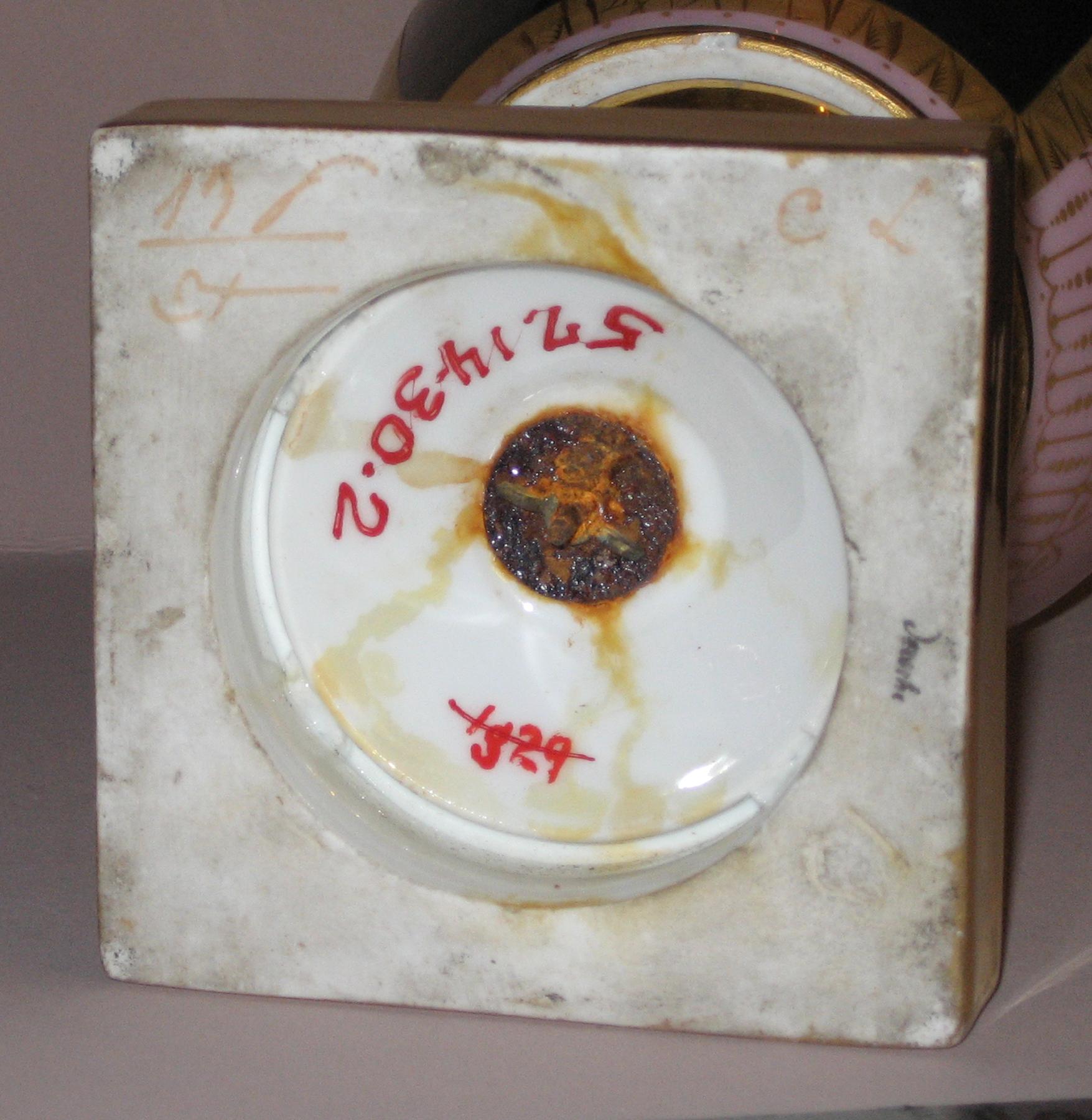 1957.1430.002 Porcelain Lafayette vase (bottom, marks)