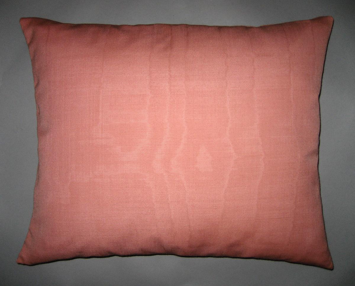 1983.0186 left arm cushion