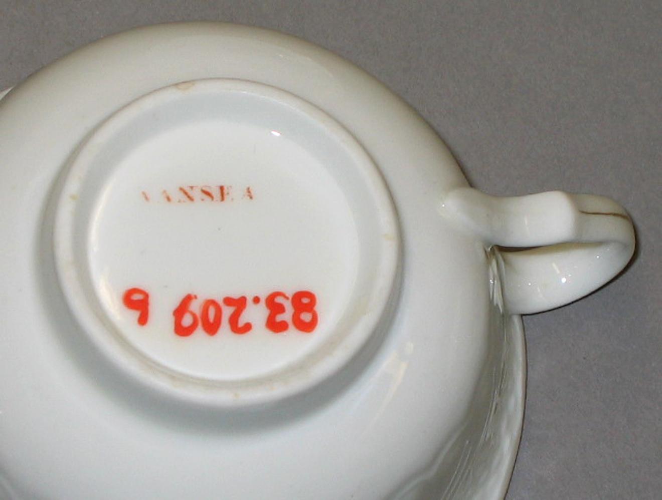 1983.0209 B Porcelain teacup mark