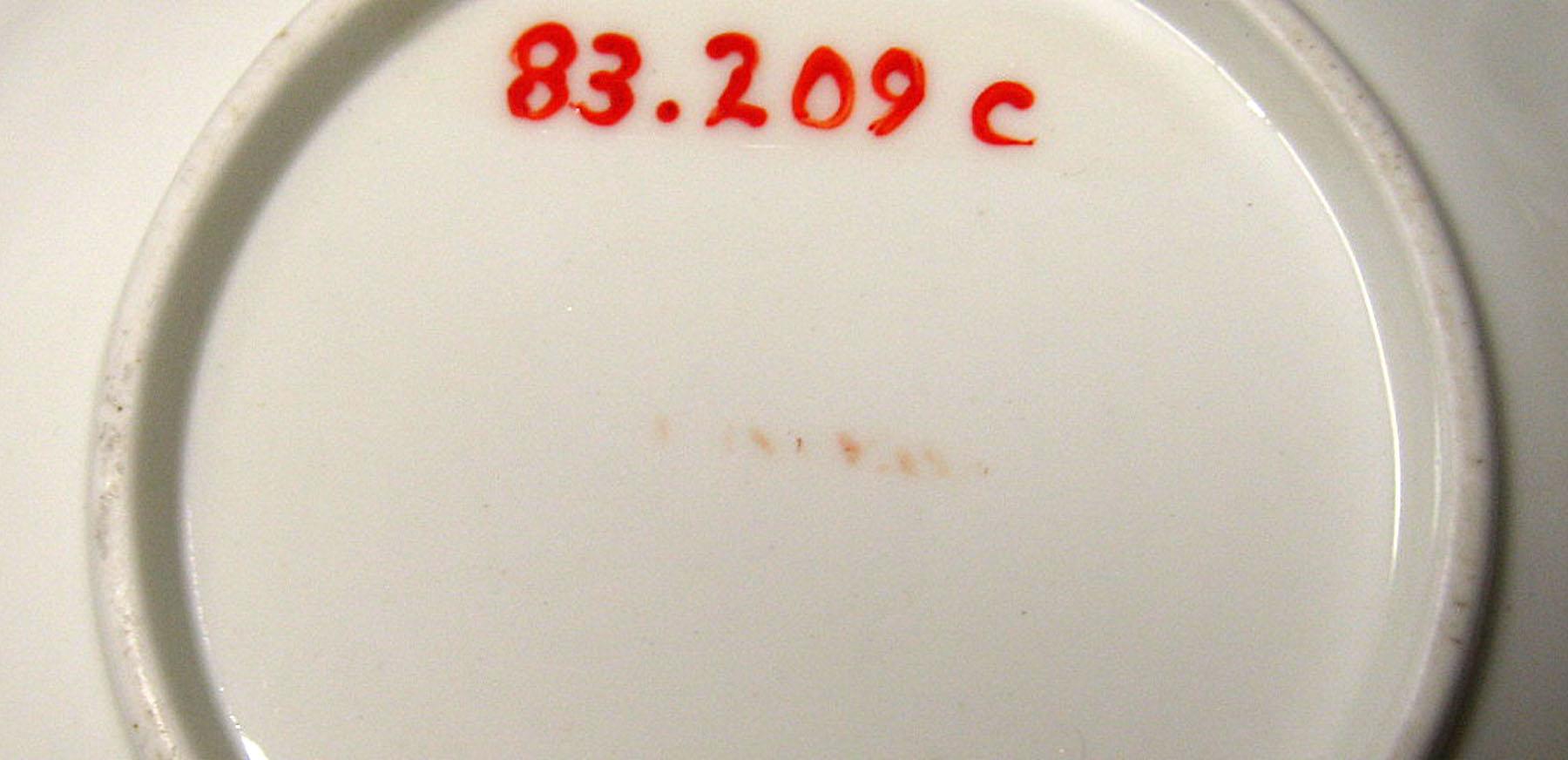 1983.0209 C Saucer (mark)