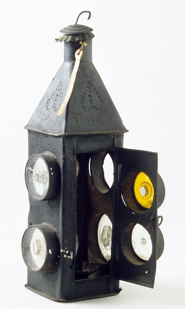 1983.0238 Lantern