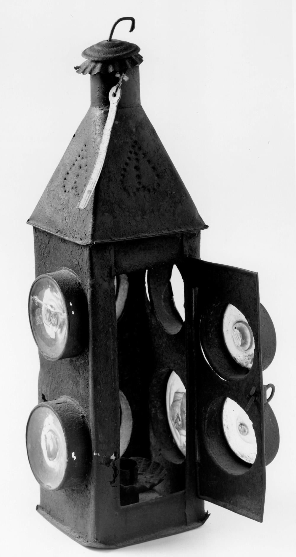 1983.0238 Lantern (b/w)