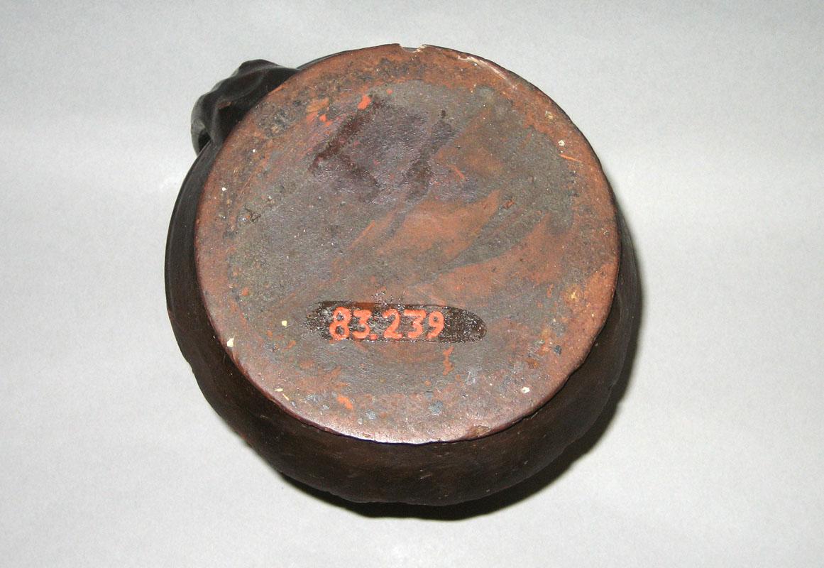1983.0239 Lamp underside