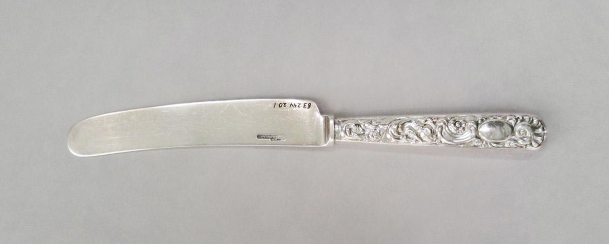 1983.0244.020.001 Knife, underside
