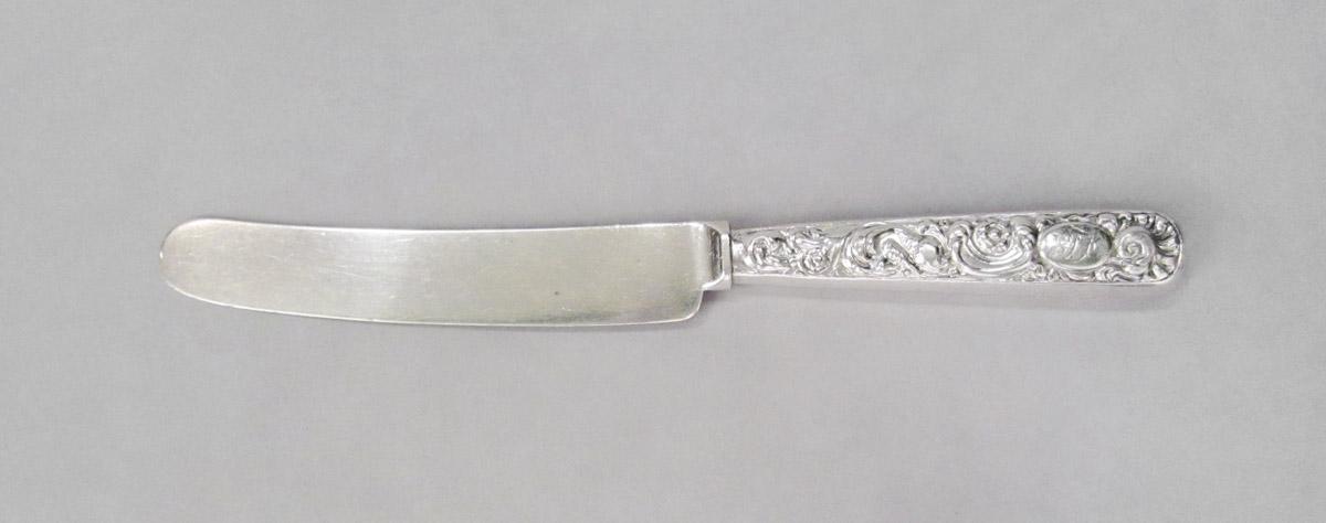 1983.0244.020.002 Knife, upper surface