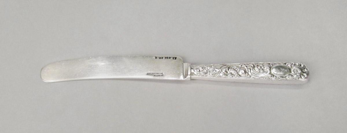 1983.0244.020.002 Knife, underside