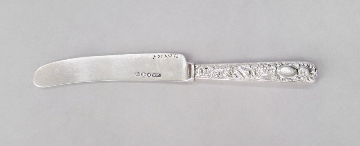 1983.0244.020.004 Knife, underside
