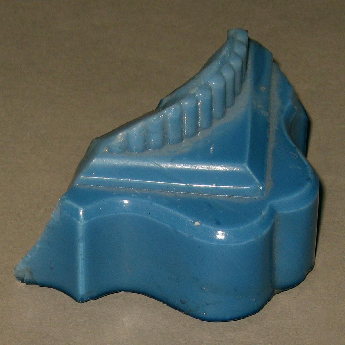 1958.0002.006.017 Glass fragment