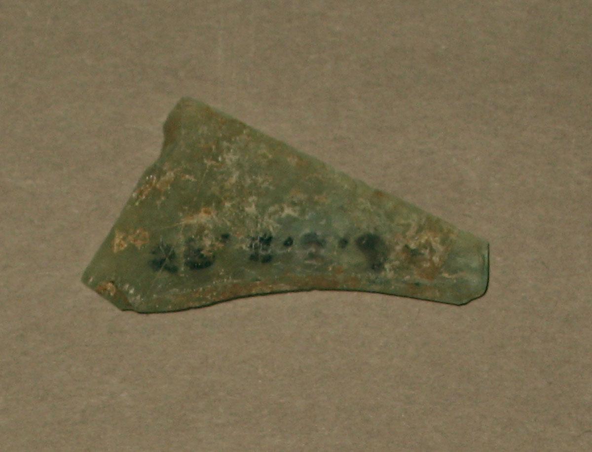 1958.0002.006.086 Glass fragment