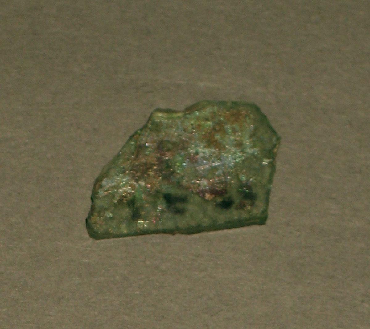 1958.0002.006.100 Glass fragment