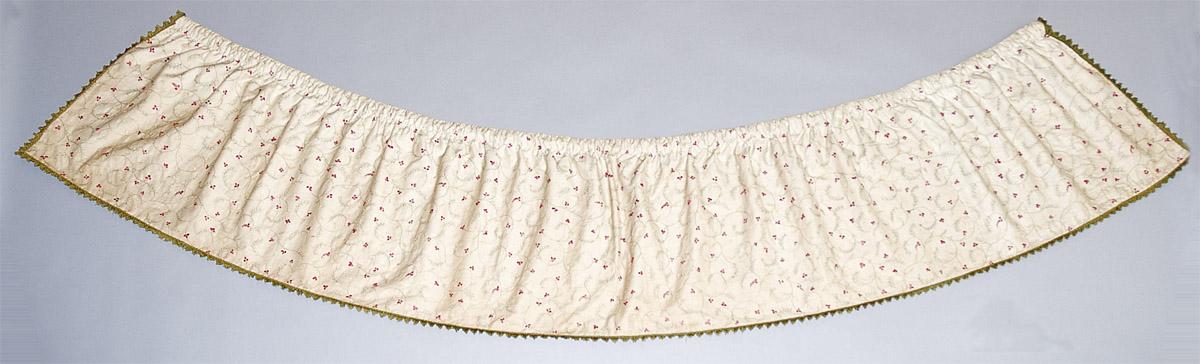 1952.0341.3E window hanging, valance
