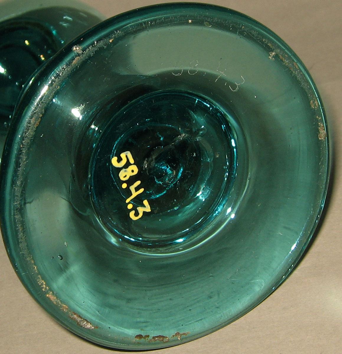 1958.0004.003 Glass candlestick (underside)