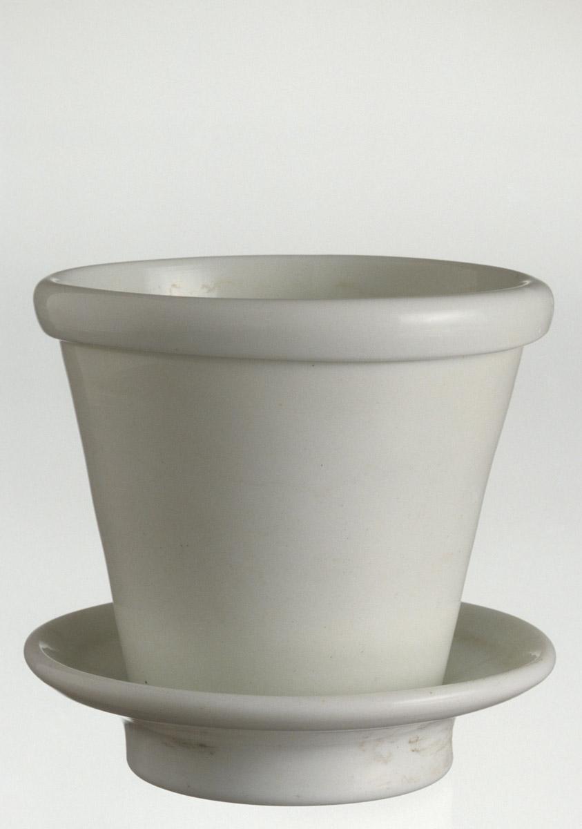 1958.0004.006 A, B White glass flower pot and stand