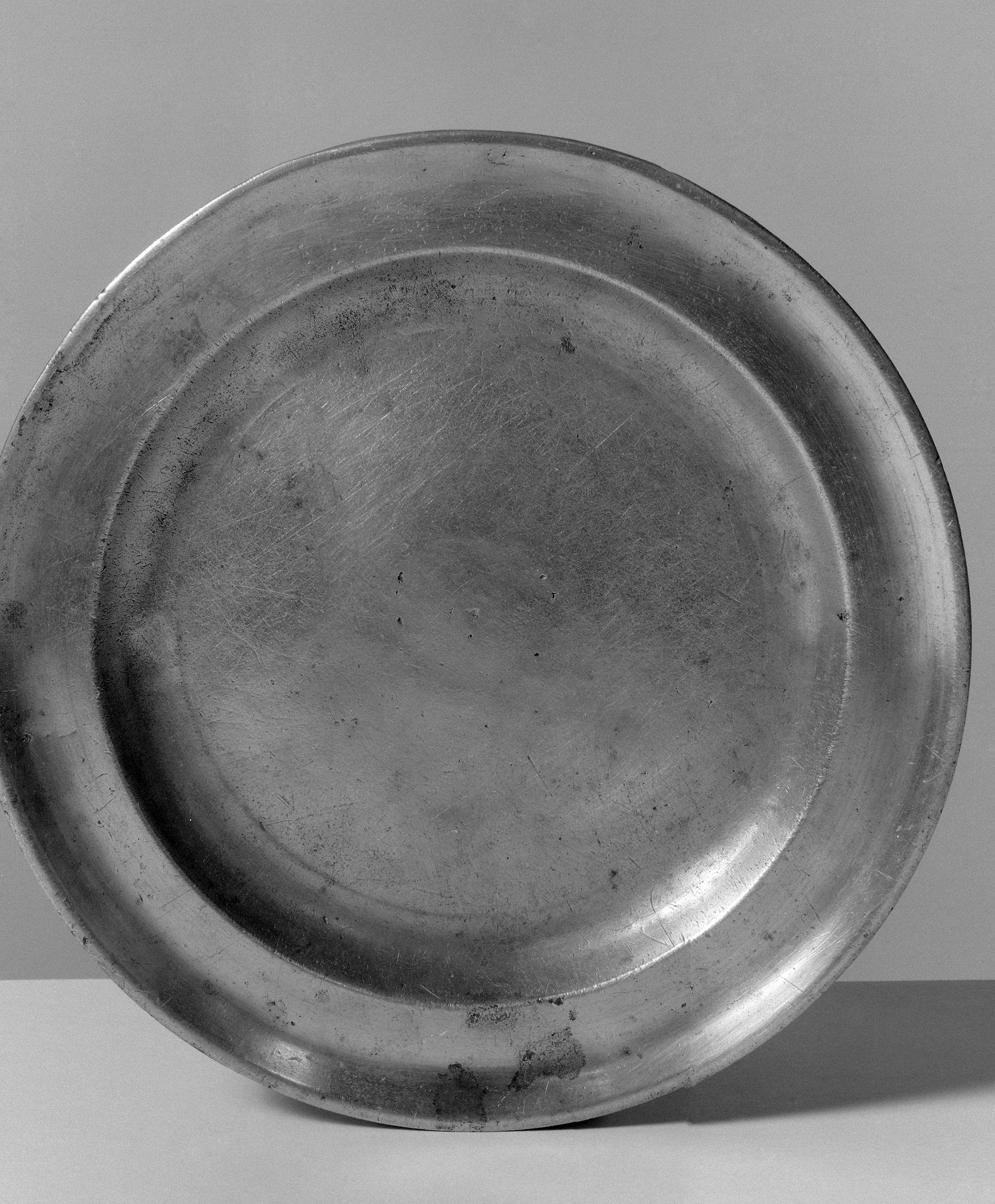 1958.0007.001 Pewter plate