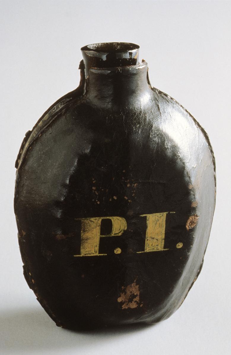 1984.0049 Flask Case