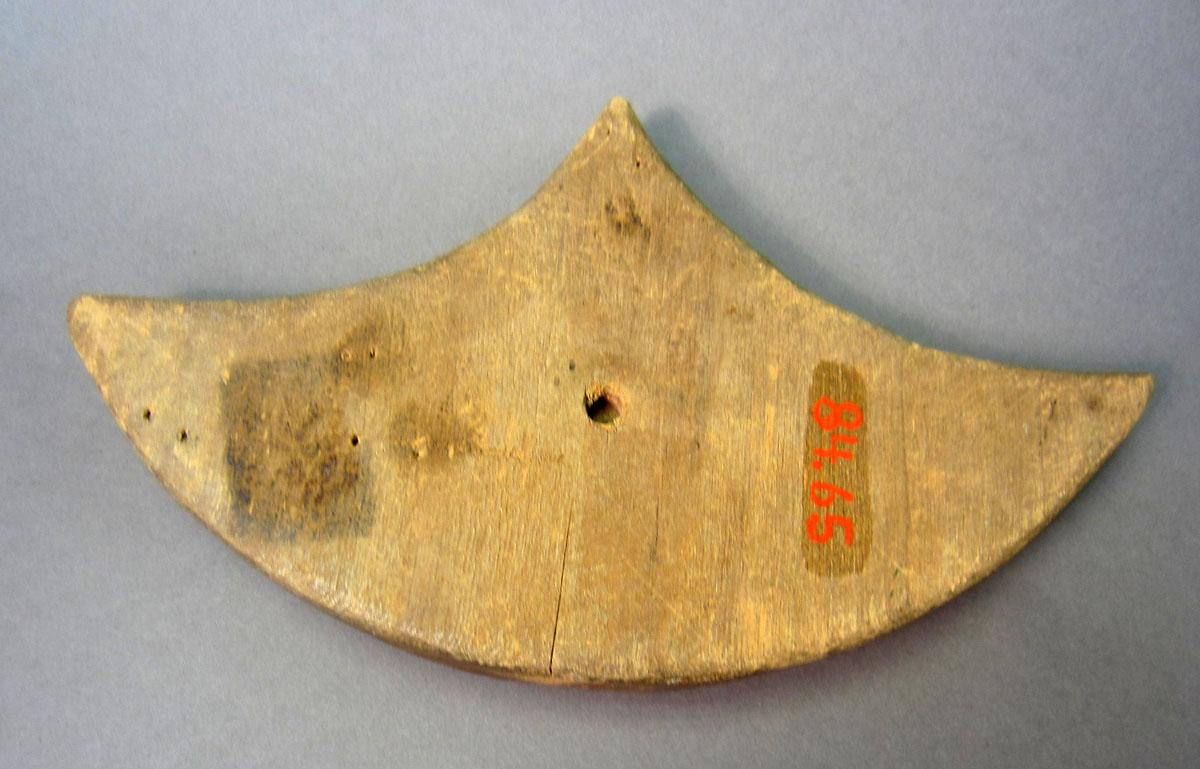 1984.0065 Tool (for textiles), underside