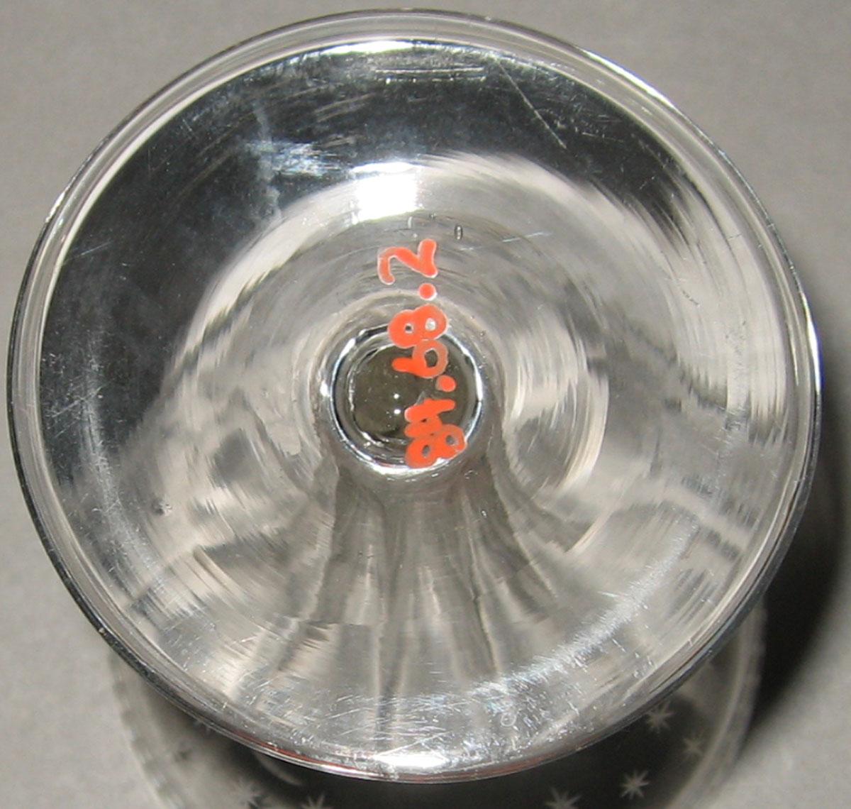 1984.0068.002 Colorless glass champagne glass (underside)