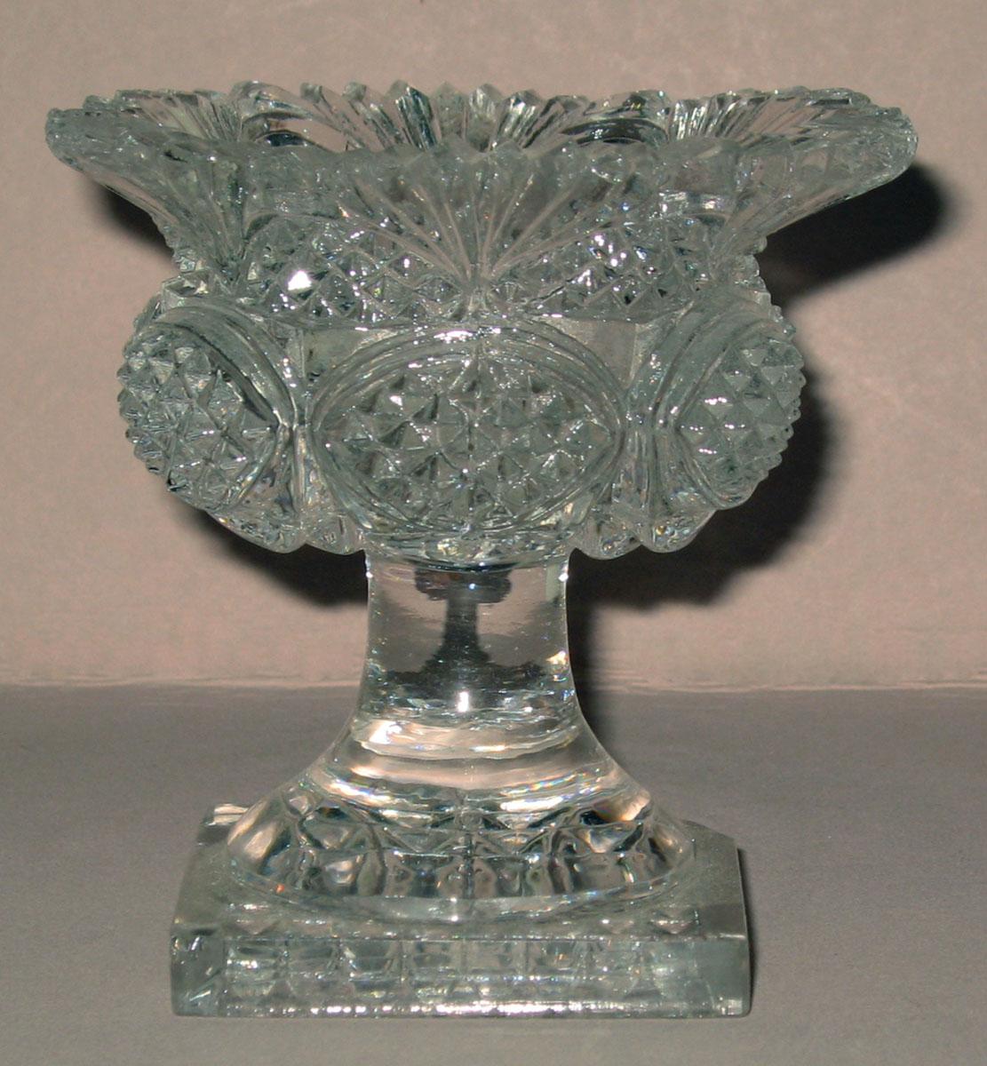 1984.0077.002 Glass salt dish