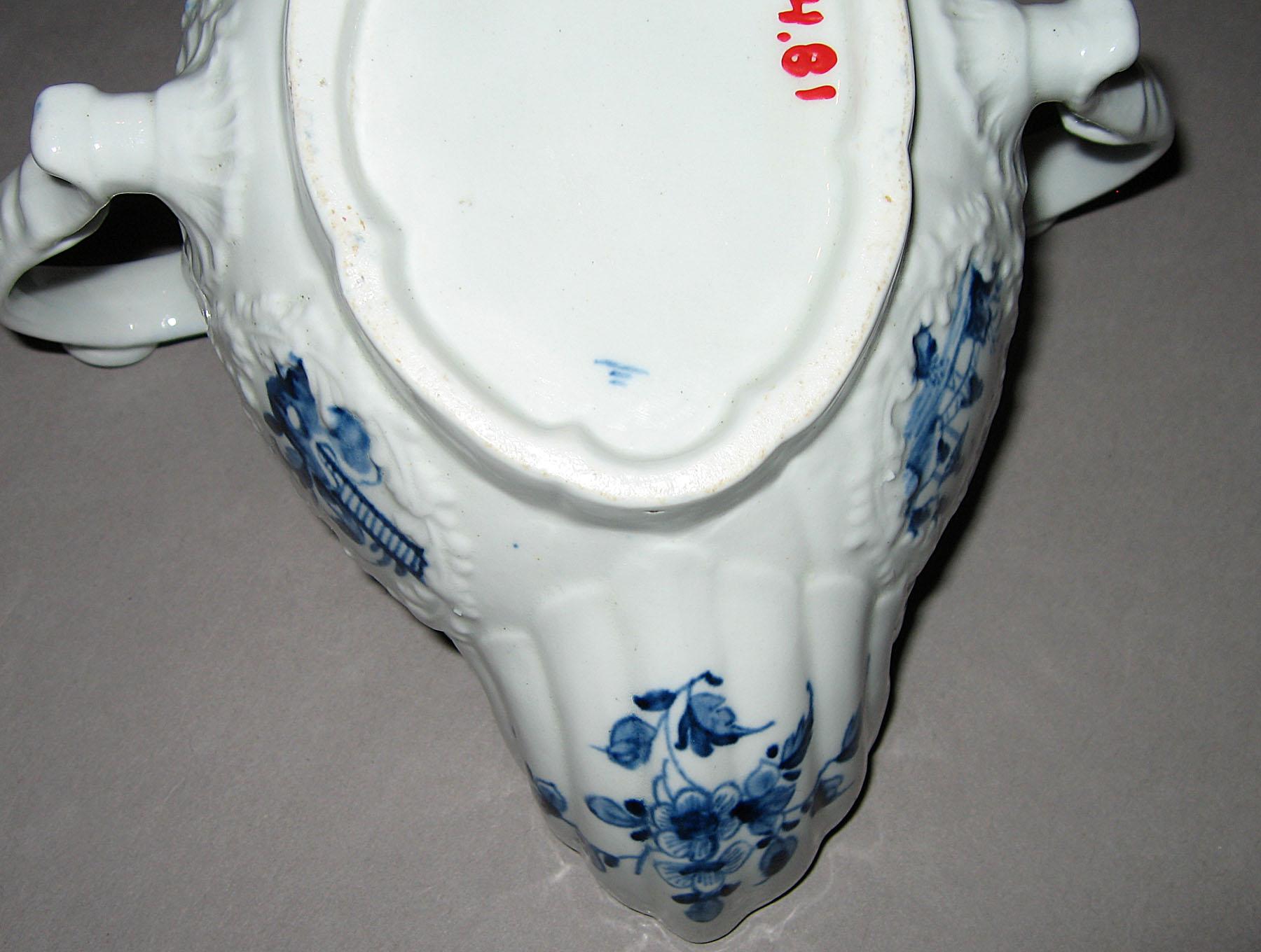 1984.0081 Sauce boat ( workman's mark)