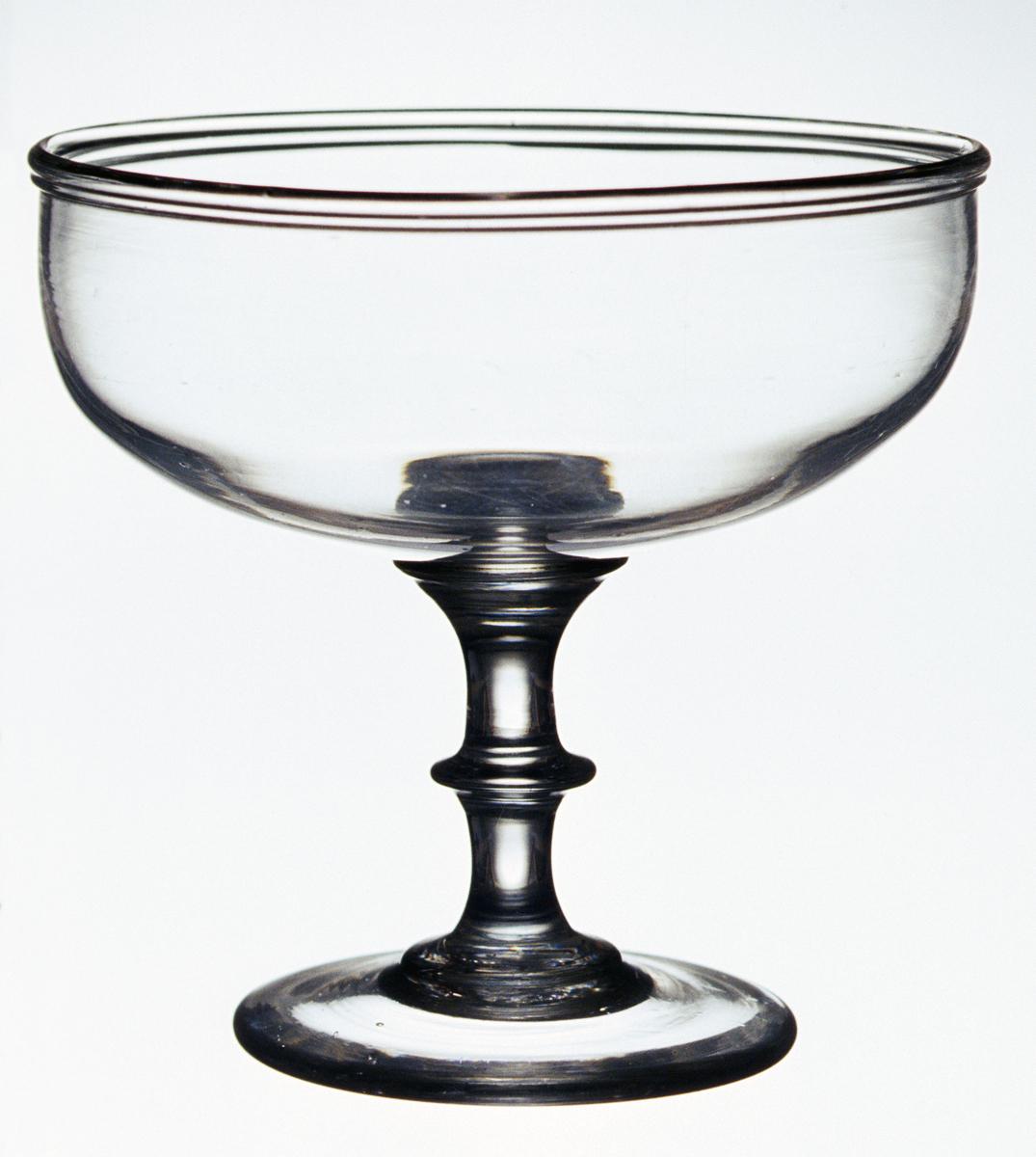 1984.0098 Glass compote