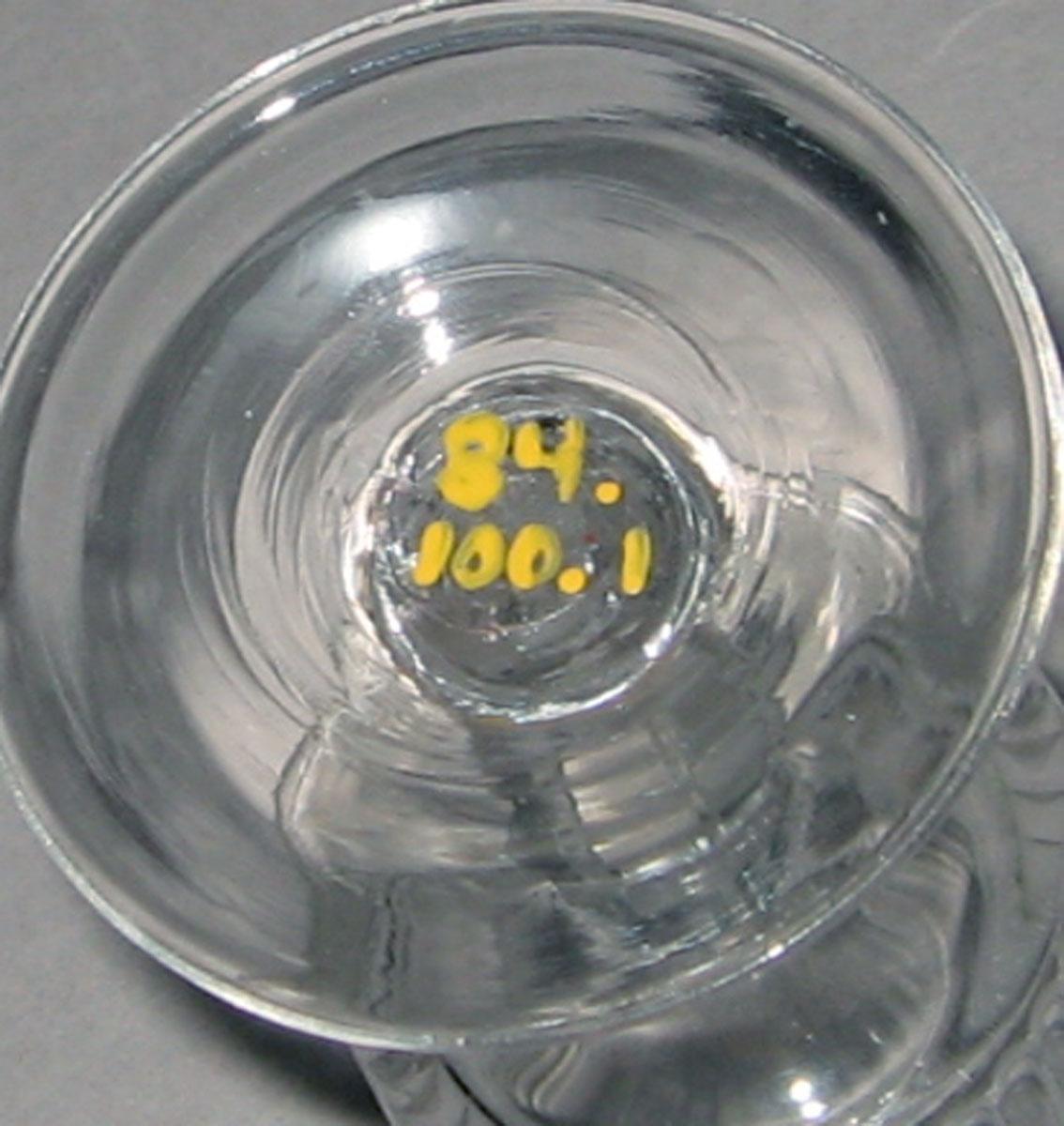 1984.0100.001 Glass cordial glass (underside)