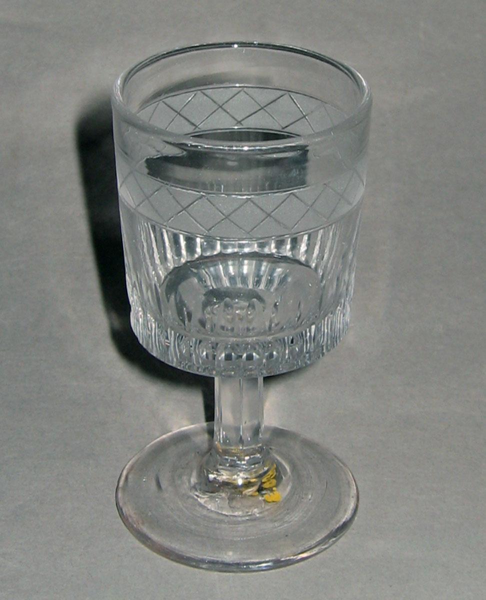 1984.0100.003 Glass cordial glass